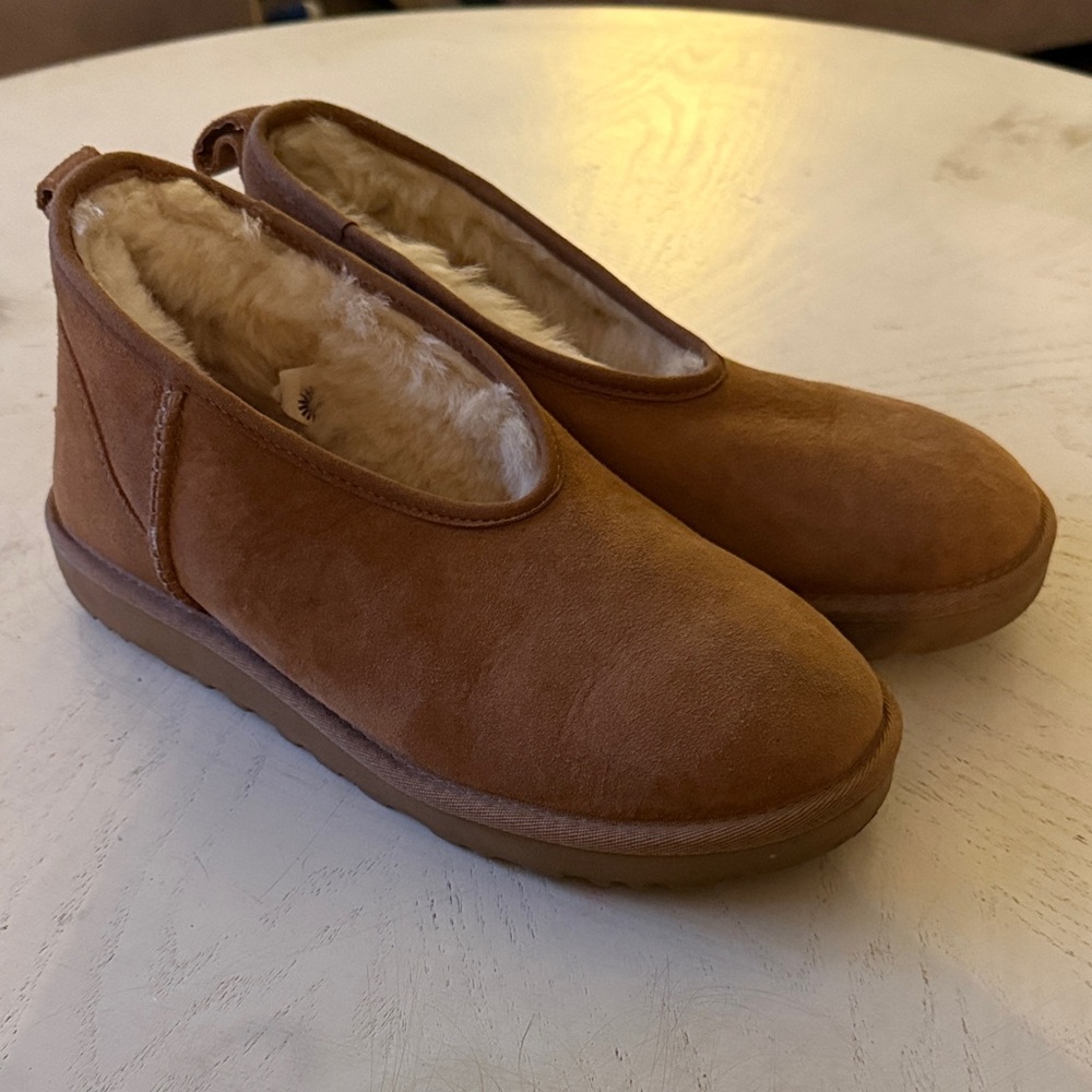 UGG Cozy Warm Fuzzy Chic Chestnut Suede Micro Mini Boot size 8 EUC